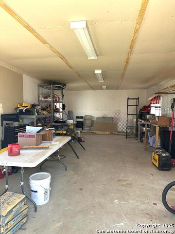 Listing photo id 31 for 2427 Fm 462