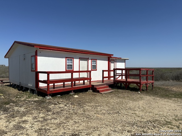 Listing photo id 32 for 2427 Fm 462