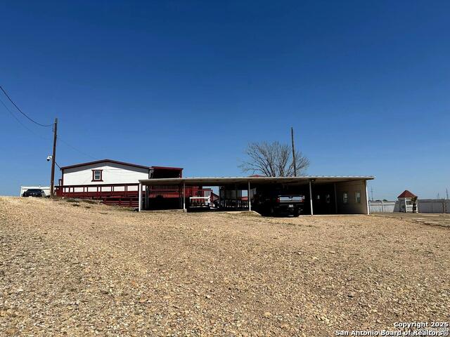 Listing photo id 2 for 2427 Fm 462