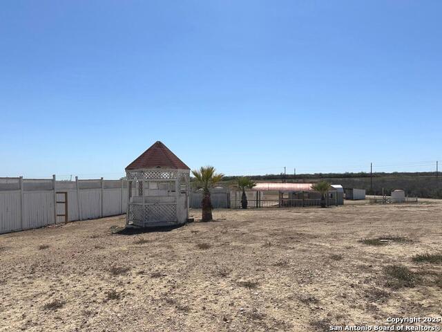 Listing photo id 42 for 2427 Fm 462