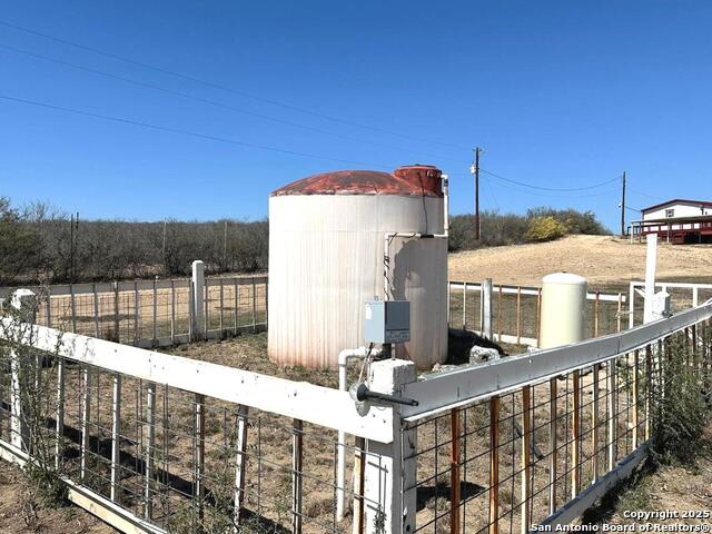 Listing photo id 43 for 2427 Fm 462