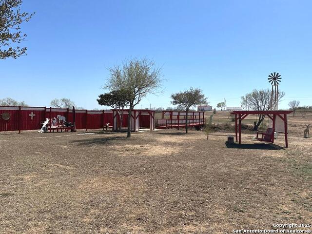 Listing photo id 46 for 2427 Fm 462