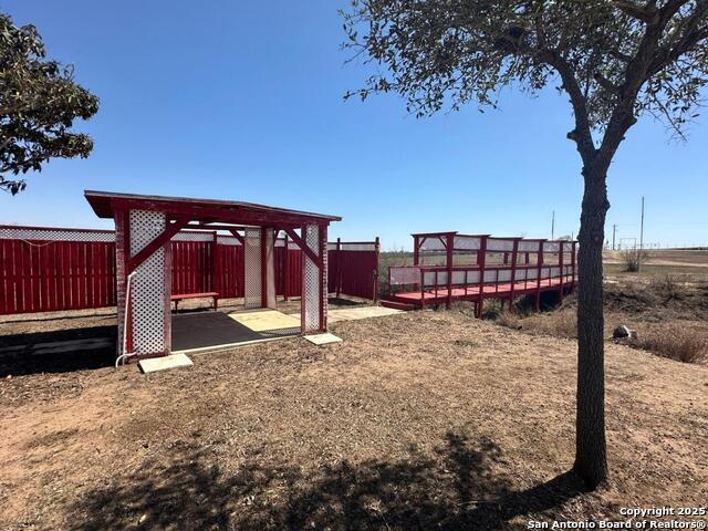 Listing photo id 47 for 2427 Fm 462