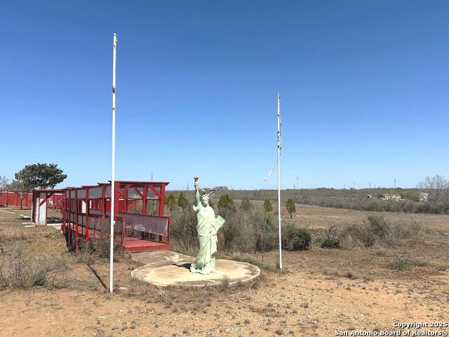 Listing photo id 48 for 2427 Fm 462
