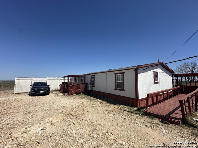 Listing photo id 5 for 2427 Fm 462