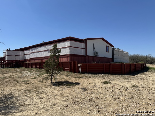 Listing photo id 6 for 2427 Fm 462