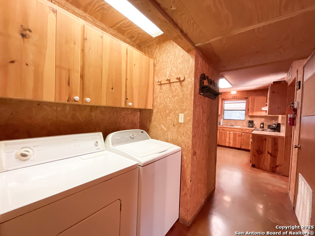 Listing photo id 11 for 1381 County Road 348
