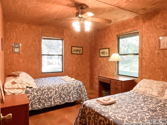 Listing photo id 12 for 1381 County Road 348