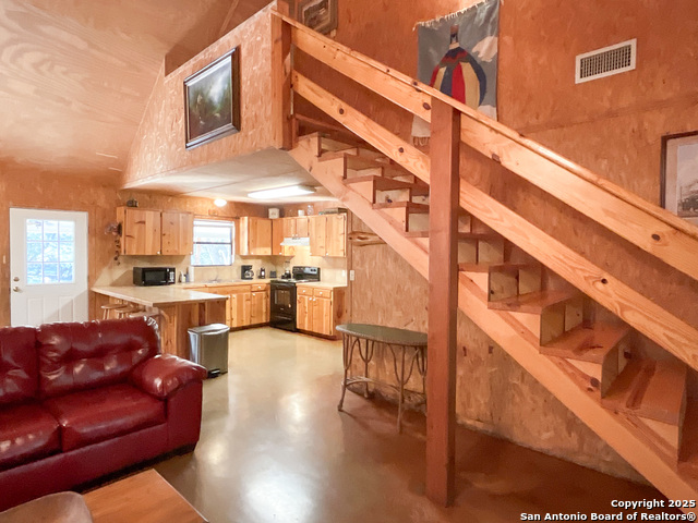 Listing photo id 13 for 1381 County Road 348