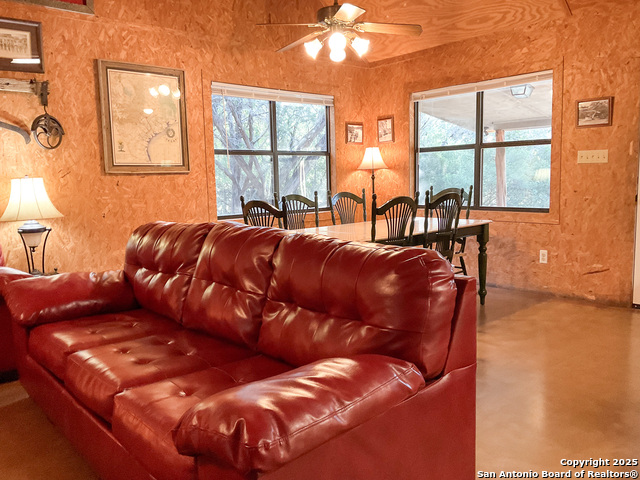 Listing photo id 6 for 1381 County Road 348