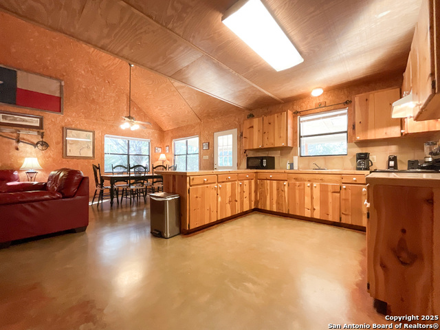 Listing photo id 7 for 1381 County Road 348