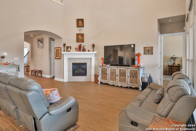 Image 11 of 52 For 24929 Resort Pkwy
