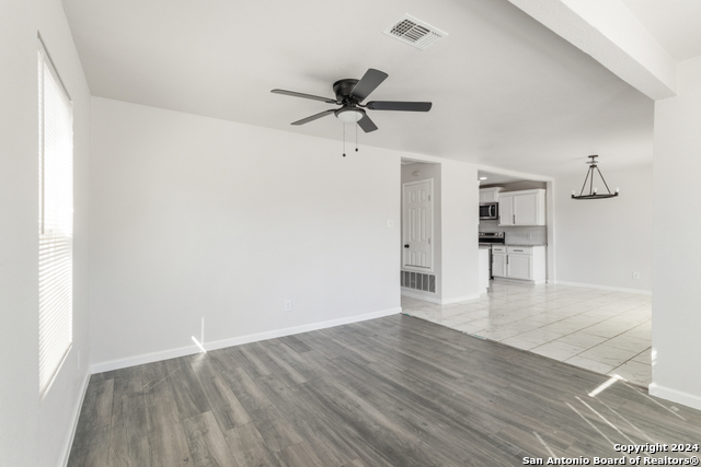 Listing photo id 8 for 243 Alicia Ave