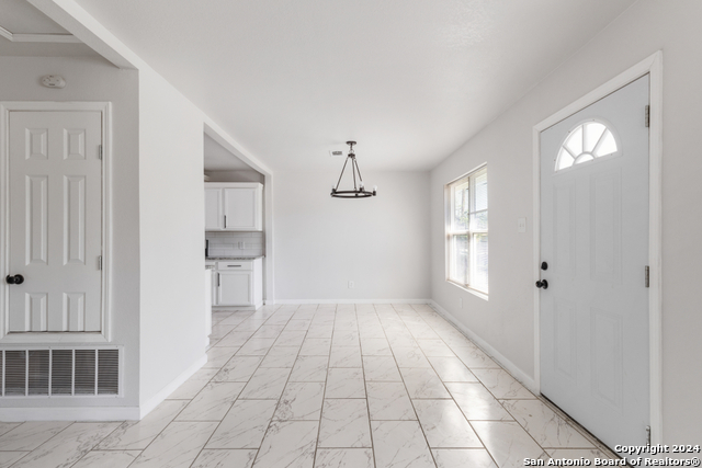 Listing photo id 9 for 243 Alicia Ave