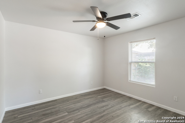 Listing photo id 14 for 243 Alicia Ave