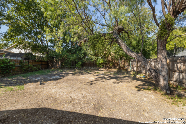 Listing photo id 20 for 243 Alicia Ave