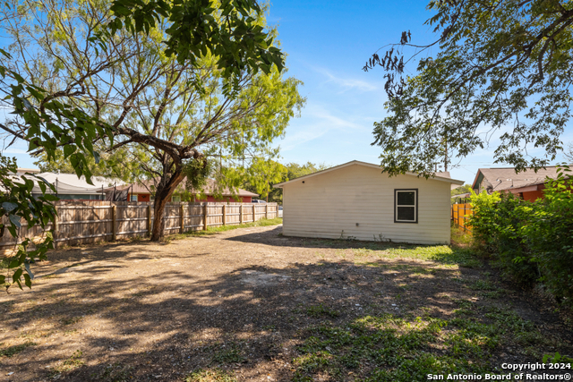 Listing photo id 21 for 243 Alicia Ave