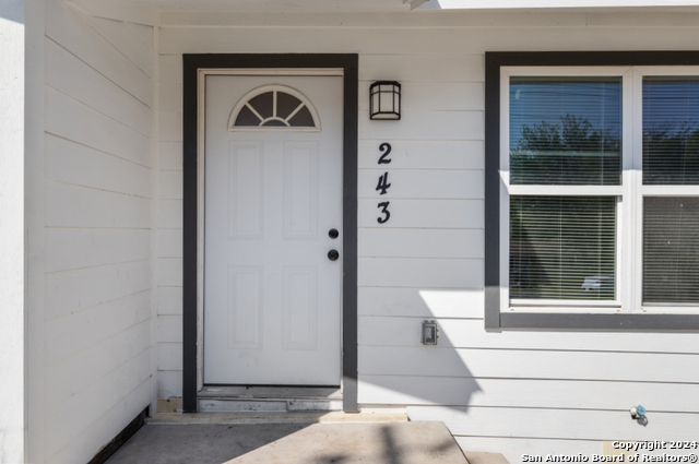 Listing photo id 1 for 243 Alicia Ave