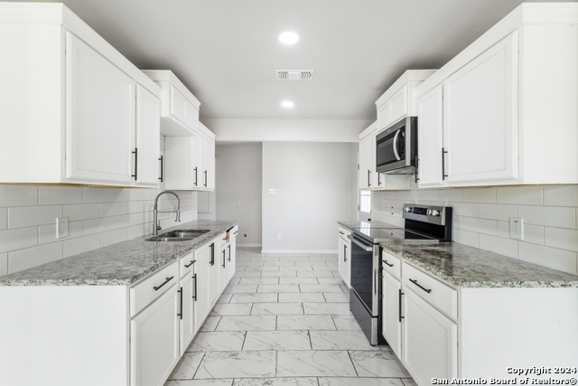 Listing photo id 2 for 243 Alicia Ave