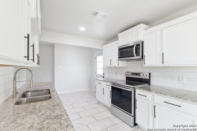 Listing photo id 4 for 243 Alicia Ave