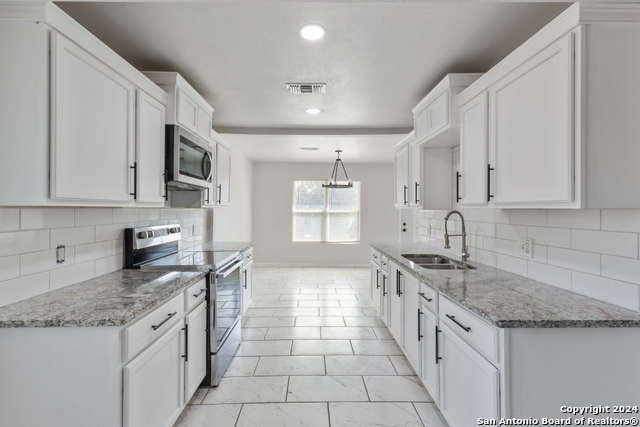 Listing photo id 5 for 243 Alicia Ave