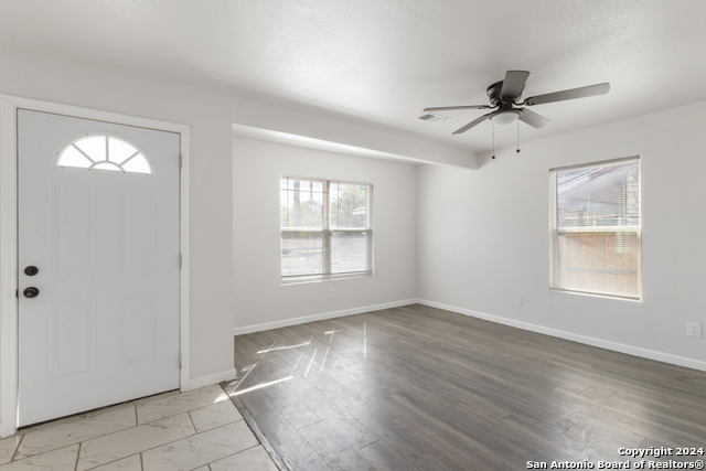 Listing photo id 6 for 243 Alicia Ave