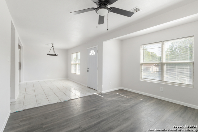 Listing photo id 7 for 243 Alicia Ave