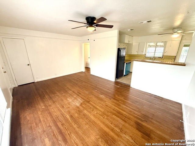 Image 3 of 31 For 618 Pilgrim Dr
