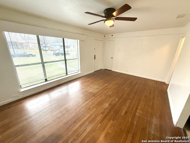 Image 4 of 31 For 618 Pilgrim Dr