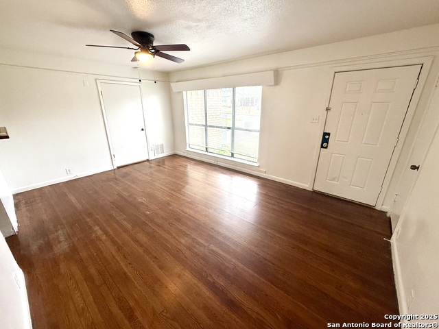 Image 6 of 31 For 618 Pilgrim Dr