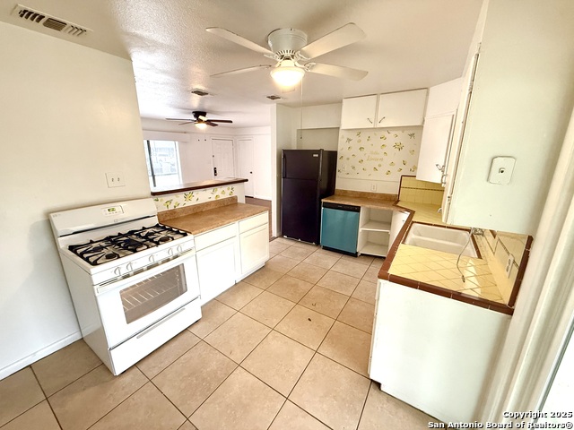 Image 8 of 31 For 618 Pilgrim Dr