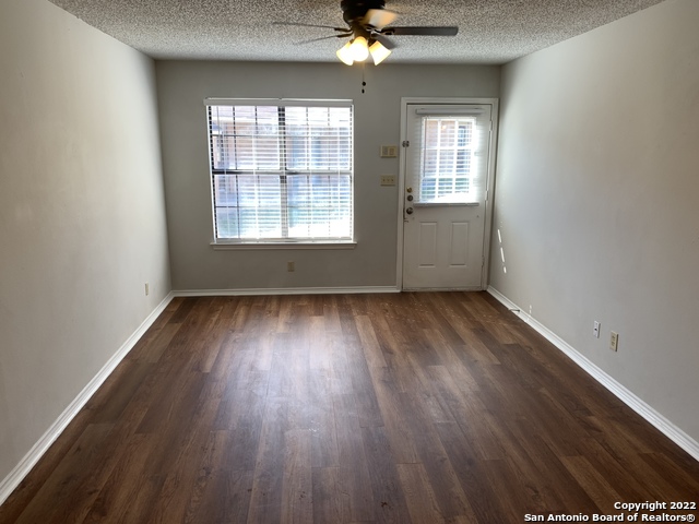 Image 2 of 27 For 4545 Hoeneke St  401