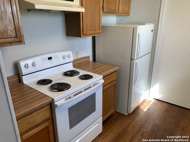 Image 3 of 27 For 4545 Hoeneke St  401