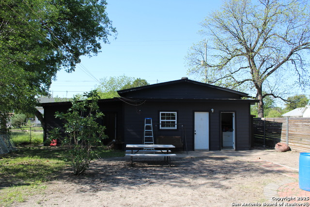 Listing photo id 15 for 203 Forrest Ave