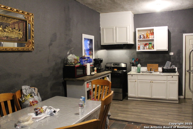 Listing photo id 0 for 203 Forrest Ave