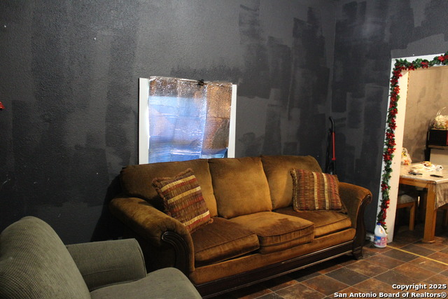 Listing photo id 2 for 203 Forrest Ave