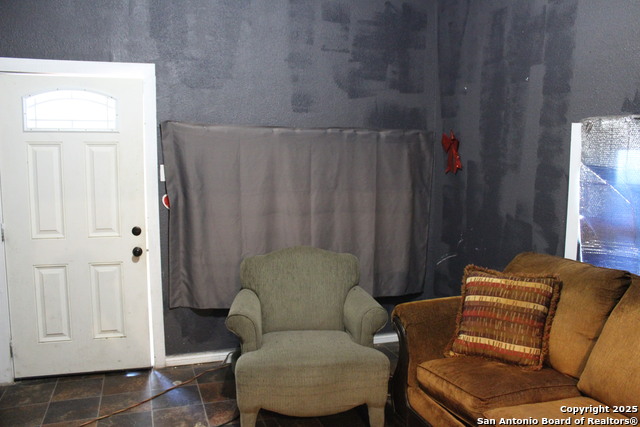 Listing photo id 3 for 203 Forrest Ave