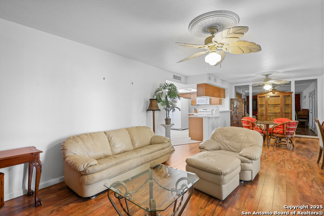 Listing photo id 9 for 14911 Wunderlich  1407