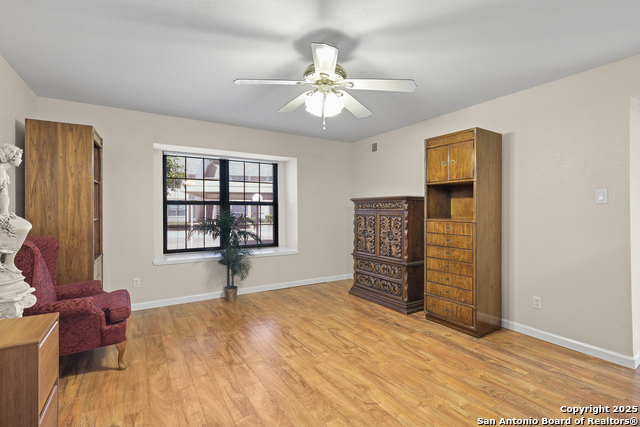 Listing photo id 14 for 14911 Wunderlich  1407