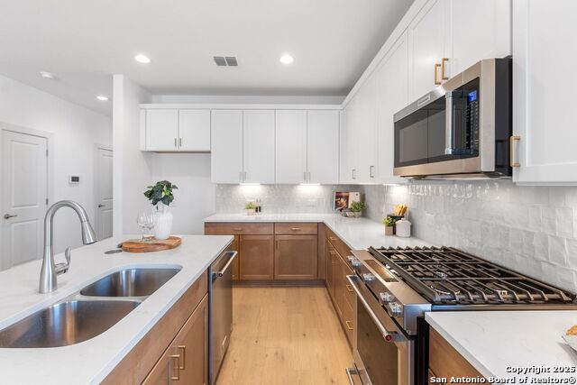 Image 11 of 33 For 554 Mcmonigal Pl