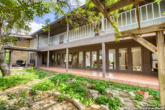 Listing photo id 16 for 2700 Little Creek