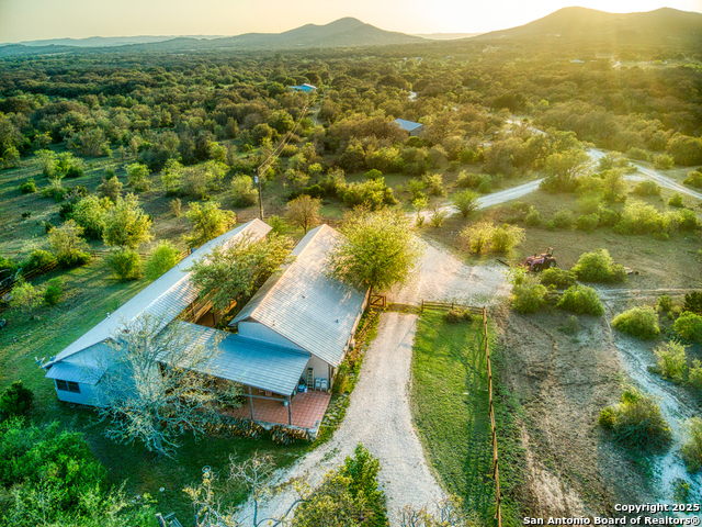 Listing photo id 0 for 2700 Little Creek