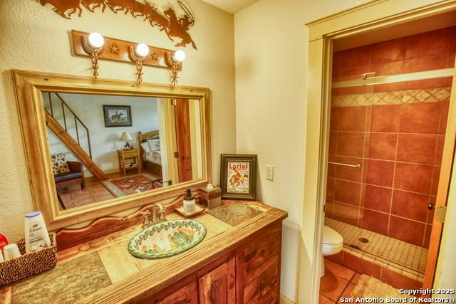 Listing photo id 18 for 2700 Little Creek