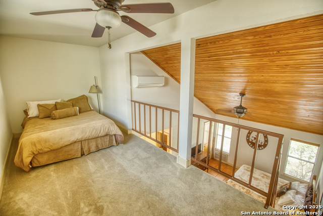 Listing photo id 19 for 2700 Little Creek