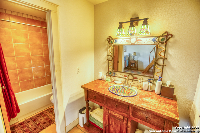 Listing photo id 21 for 2700 Little Creek
