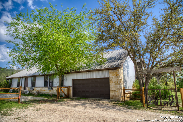 Listing photo id 23 for 2700 Little Creek