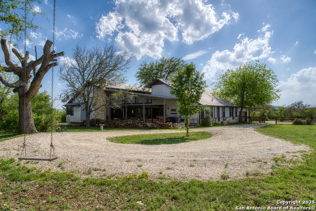 Listing photo id 24 for 2700 Little Creek