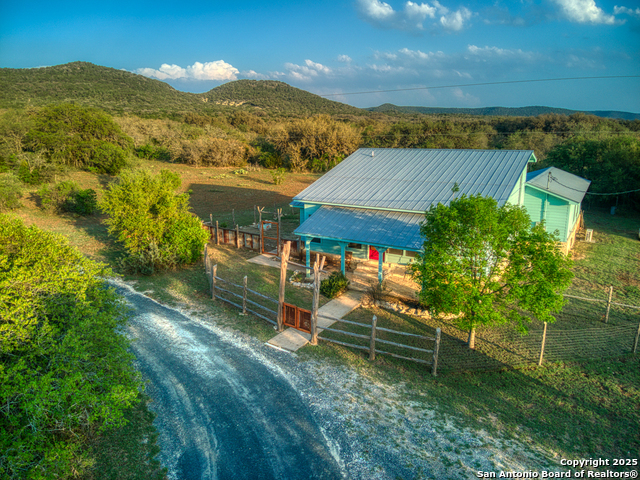 Listing photo id 25 for 2700 Little Creek