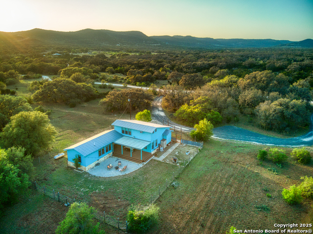 Listing photo id 26 for 2700 Little Creek