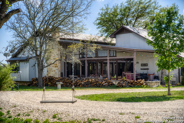 Listing photo id 1 for 2700 Little Creek